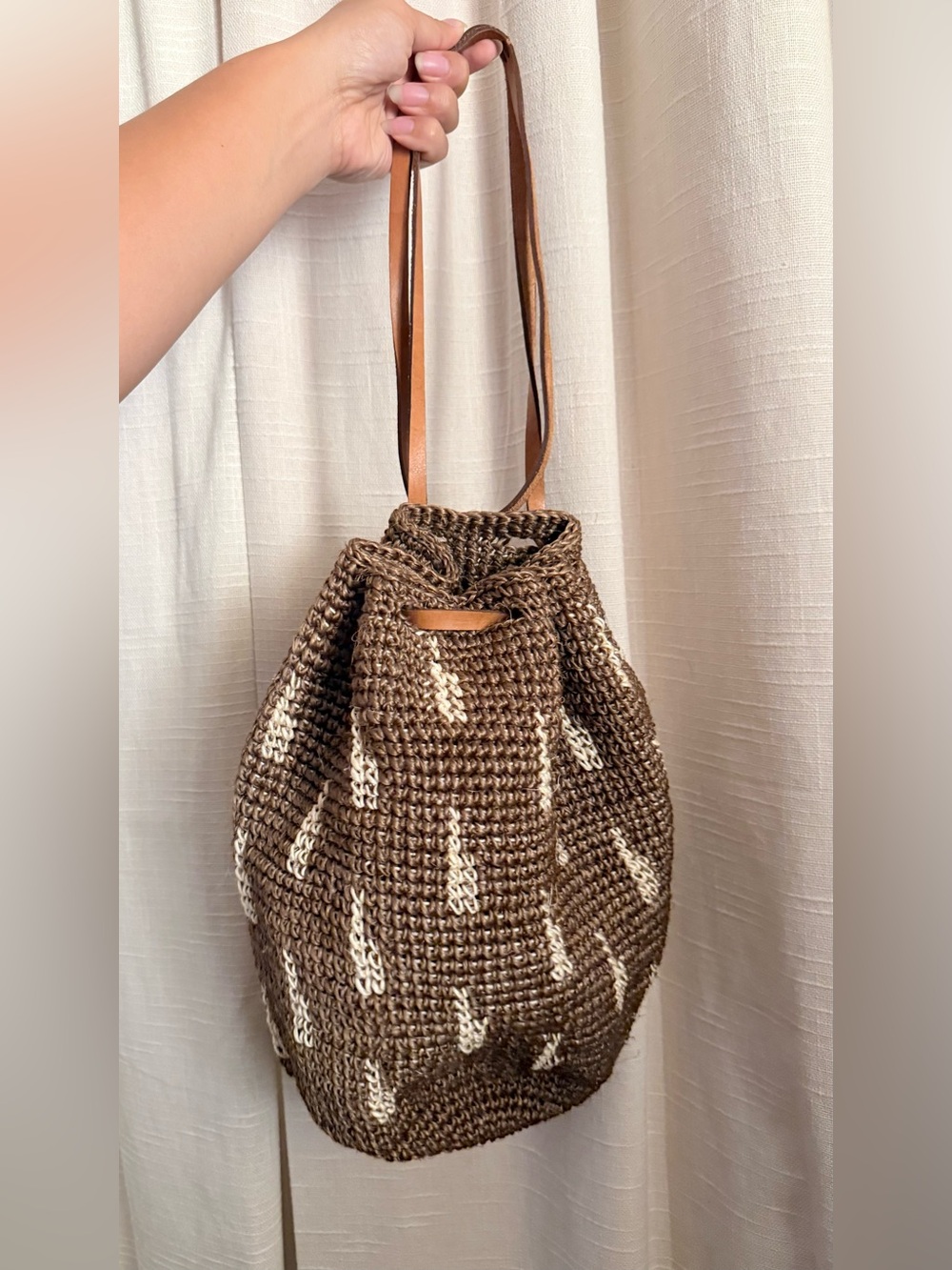 Woven Drawstring Bucket Bag - Brown & Cream